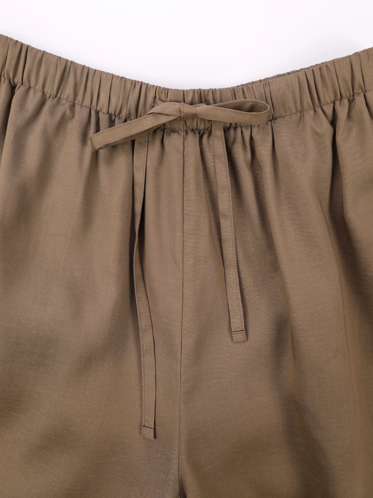 Брюки песочного цвета свободного кроя